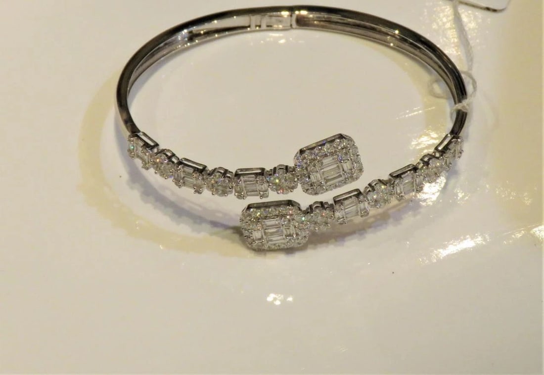 18KT MAGNIFICENT FANCY BAGUETTE DIAMOND BANGLE BRACELET (1 of 2)