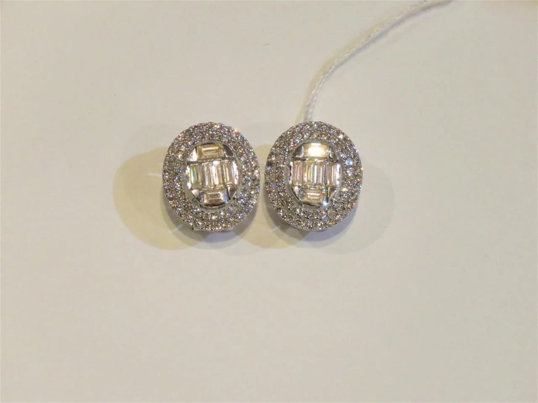 18KT LARGE GORGEOUS DIAMOND BAGUETTE HALO STUD EARRINGS (1 of 2)