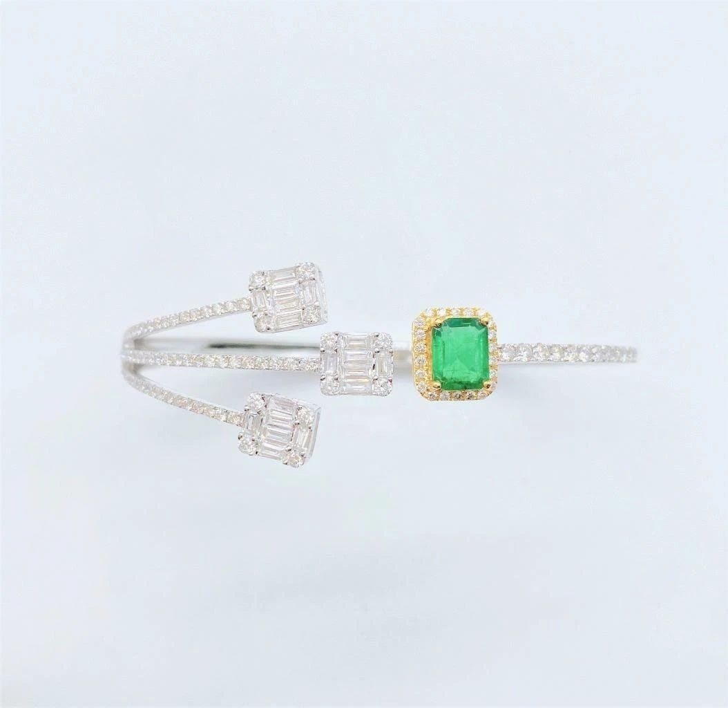 18KT GOLD FANCY GORGEOUS 3CT EMERALD DIAMOND BANGLE (1 of 2)
