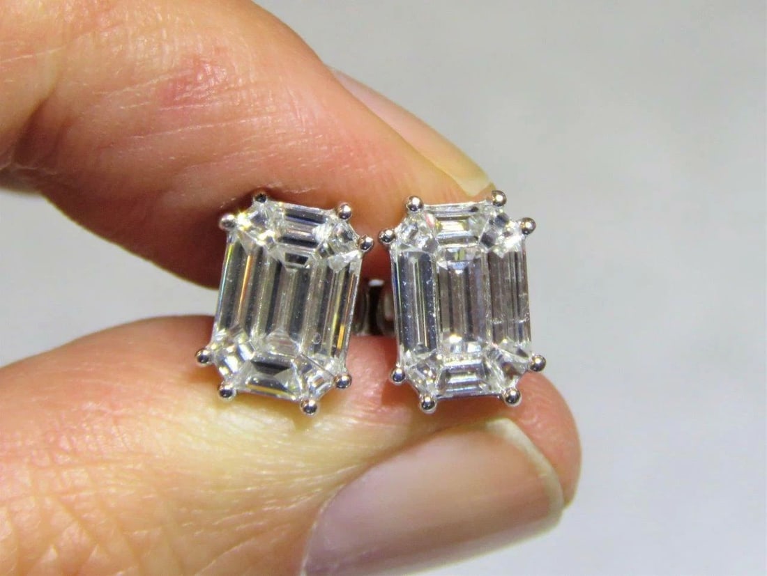 18KT GOLD EMERALD CUT DIAMOND STUD EARRINGS (1 of 1)