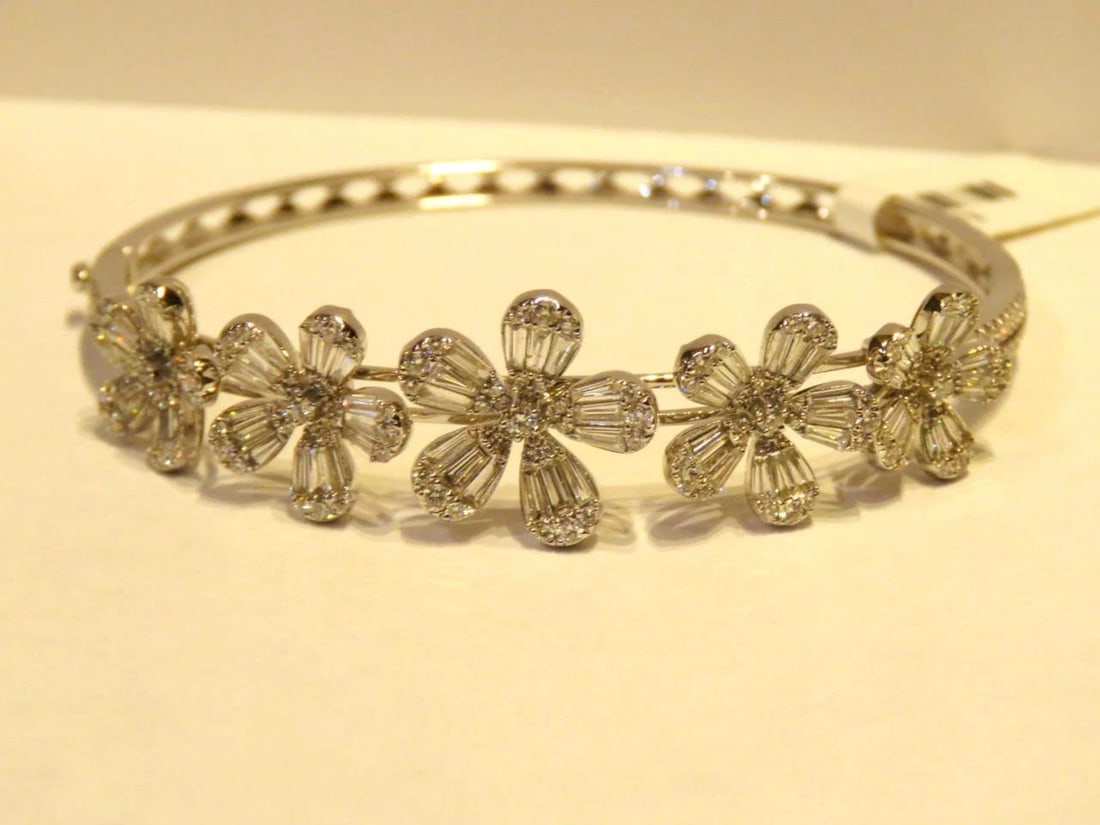 18KT GOLD GLITTERING FANCY DIAMOND FLORAL BANGLE BRACELET (1 of 2)
