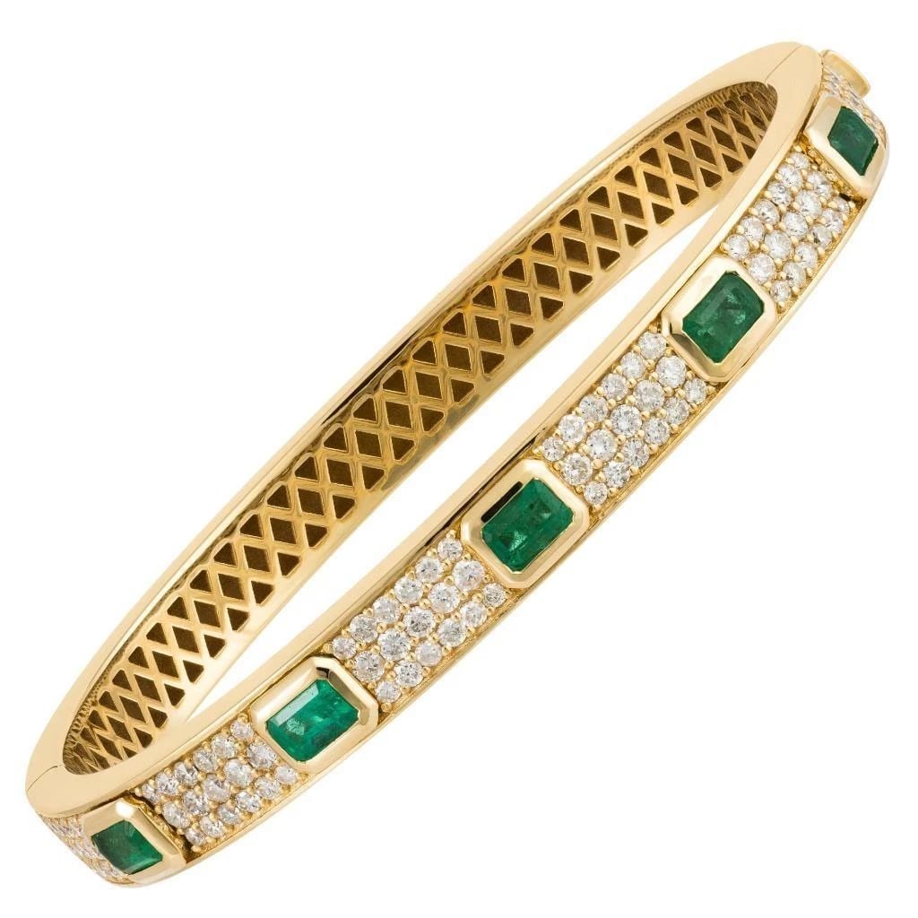 18KT GOLD FANCY GLITTERING EMERALD DIAMOND BANGLE BRACELET (1 of 2)