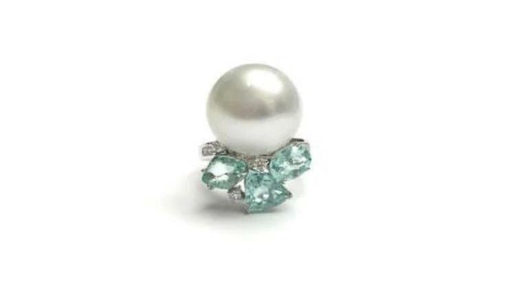 18KT LRG FANCY SOUTH SEA PEARL DIAMOND PARAIBA RING: 18KT LRG FANCY SOUTH SEA PEARL DIAMOND PARAIBA RING The Following Item we are offering are these Extremely Rare Beautiful 18KT Gold Fine Large South Sea Cultured Pearl Ring comprised of approx. 3.50 C