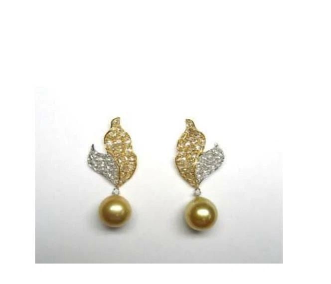 18KT GOLD FANCY SOUTH SEA GOLD PEARL DIAMOND EARRINGS: 18KT GOLD FANCY SOUTH SEA GOLD PEARL DIAMOND EARRINGS The Following Item we are offering are these Extremely Rare Beautiful 18KT Gold White and Yellow Gold Fine Large Round Gold Pearl Earrings compris