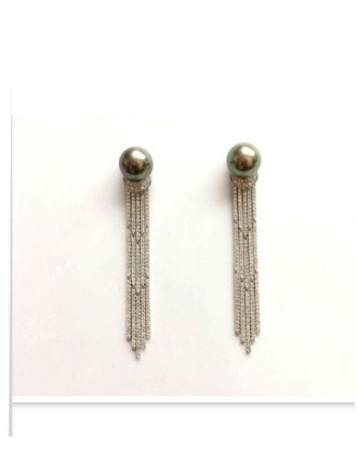 18KT LRG FANCY BLACK TAHITIAN PEARL DIAMOND EARRINGS: 18KT LRG FANCY BLACK TAHITIAN PEARL DIAMOND EARRINGS 18KT LRG FANCY BLACK TAHITIAN PEARL DIAMOND EARRINGS The Following Item we are offering are these Extremely Rare Beautiful 18KT Gold Fine Large Cul