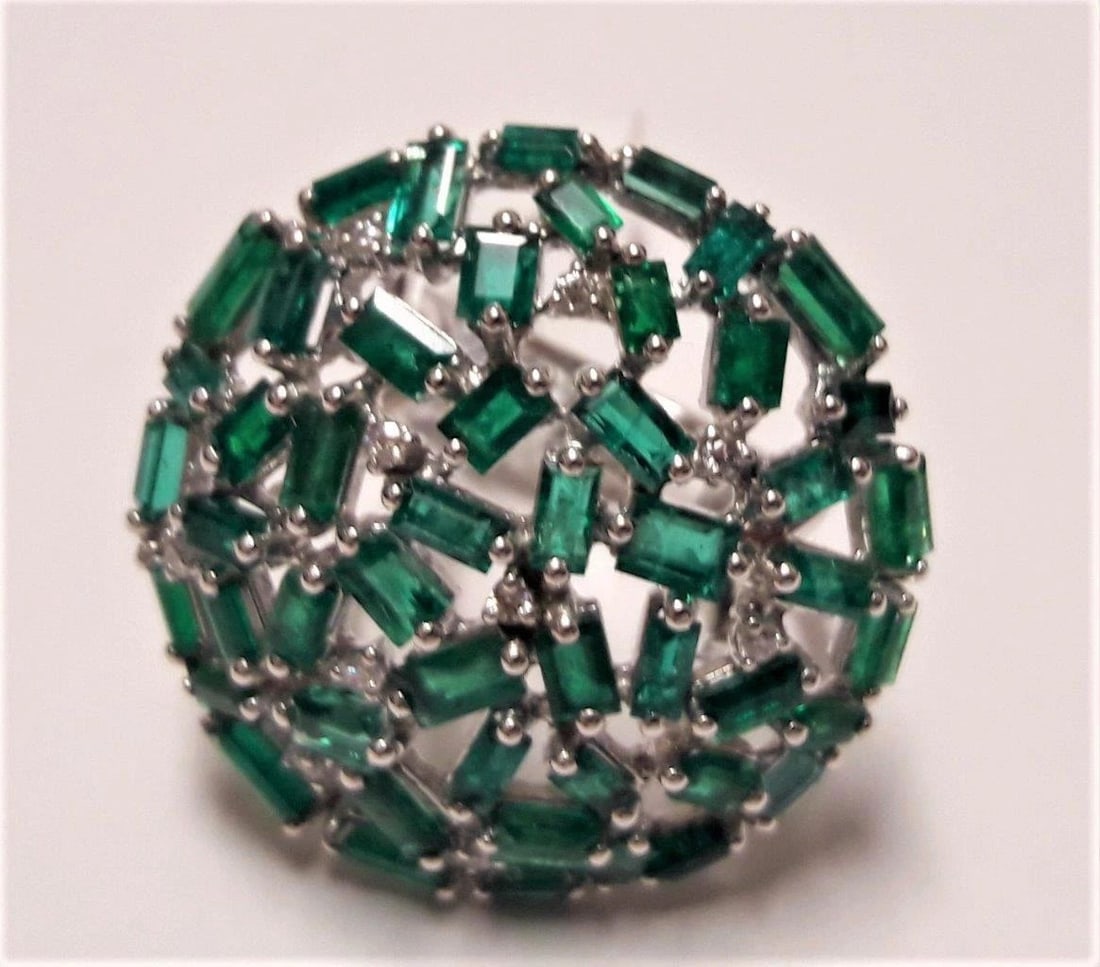 18KT GOLD 7CT EMERALD DIAMOND RING (1 of 1)