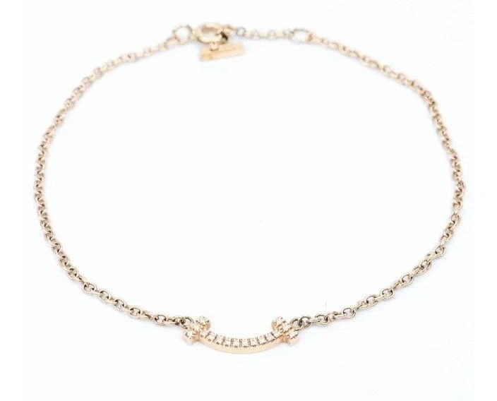 TIFFANY & CO. T SMILE MINI DIAMOND K18RG LENGTH 17.7CM BRACELET PRE OWNED B1221: TIFFANY & CO. T SMILE MINI DIAMOND K18RG LENGTH 17.7CM BRACELET PRE OWNED B1221 Item Description Brand name Tiffany & Co. Product name Tiffany & Co. T Smile Mini Diamond Bracelet in 18K Gold. color go
