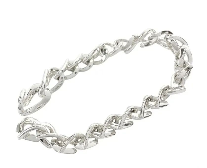 TIFFANY & CO. FORGE MEDIUM SILVER 925 LENGTH 19.7CM BRACELET PRE OWNED: TIFFANY & CO. FORGE MEDIUM SILVER 925 LENGTH 19.7CM BRACELET PRE OWNED Item Description Brand : Tiffany & Co. [Material] SV925 [Color] Silver [Size] Inner Circumference: Approx. 16.5cm / Total Length: