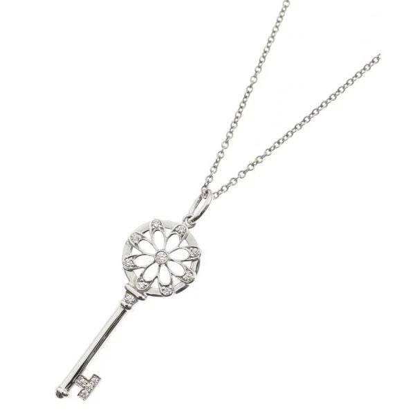 TIFFANY & CO. FLORAL KEY DIAMOND K18WG LENGTH 50.5CM NECKLACE PRE OWNED: TIFFANY & CO. FLORAL KEY DIAMOND K18WG LENGTH 50.5CM NECKLACE PRE OWNED Item Description [Brand] TIFFANY & CO.[Type] Women's[Color] K18WG Motif Height: 3cm, Motif Width: 1cm, Neck Circumference: 50.5c