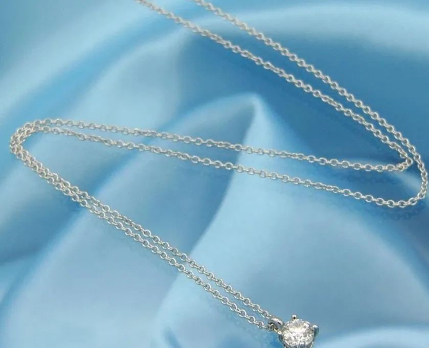 TIFFANY & CO. DIAMOND PLATINUM LENGTH 40.5CM LADIES NECKLACE PRE OWNED: TIFFANY & CO. DIAMOND PLATINUM LENGTH 40.5CM LADIES NECKLACE PRE OWNED Item Description Brand : Tiffany & Co. [Material] Pt950 Diamond[Stone Weight] 0.32ct [Grade: I-VVS2-Excellent][Weight] 2.5g[Size]