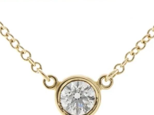 TIFFANY & CO. BY THE YARD DIAMOND K18YG LENGTH 41.5CM NECKLACE PRE OWNED: TIFFANY & CO. BY THE YARD DIAMOND K18YG LENGTH 41.5CM NECKLACE PRE OWNED Item Description Brand : Tiffany & Co. Product Name: By the Yard Diamond Necklace 1PD Material: 18K Yellow Gold with 1 Diamond?