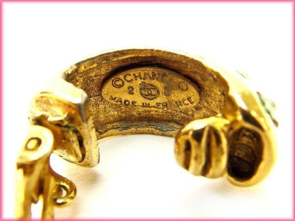 CHANEL RHINESTONES GOLD 1.3CM X 2CM EARRINGS: CHANEL RHINESTONES GOLD 1.3CM X 2CM EARRINGS CHANEL RHINESTONES GOLD 1.3CM X 2CM EARRINGS Item Description Description of Item Product name Chanel Earrings, Vintage, Rhinestone, Gold color gold size (