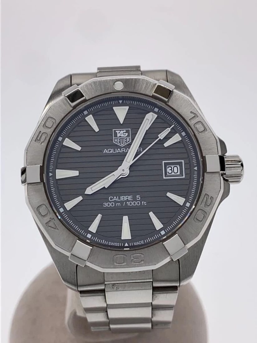 TAG HEUER AQUARACER 300M CALIBER 5 MEN'S WATCH: TAG HEUER AQUARACER 300M CALIBER 5 MEN'S WATCH TAG HEUER AQUARACER 300M CALIBER 5 MEN'S WATCH Item Description Condition: Used, Grade B Slight signs of use Product Description: The box and faux leathe
