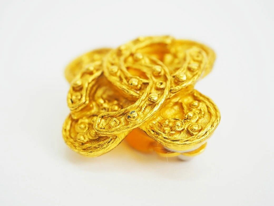 CHANEL FLOWER COCO GOLD 94A BRION BAROQUE STYLE EARRINGS PRE OWNED (1 of 2)