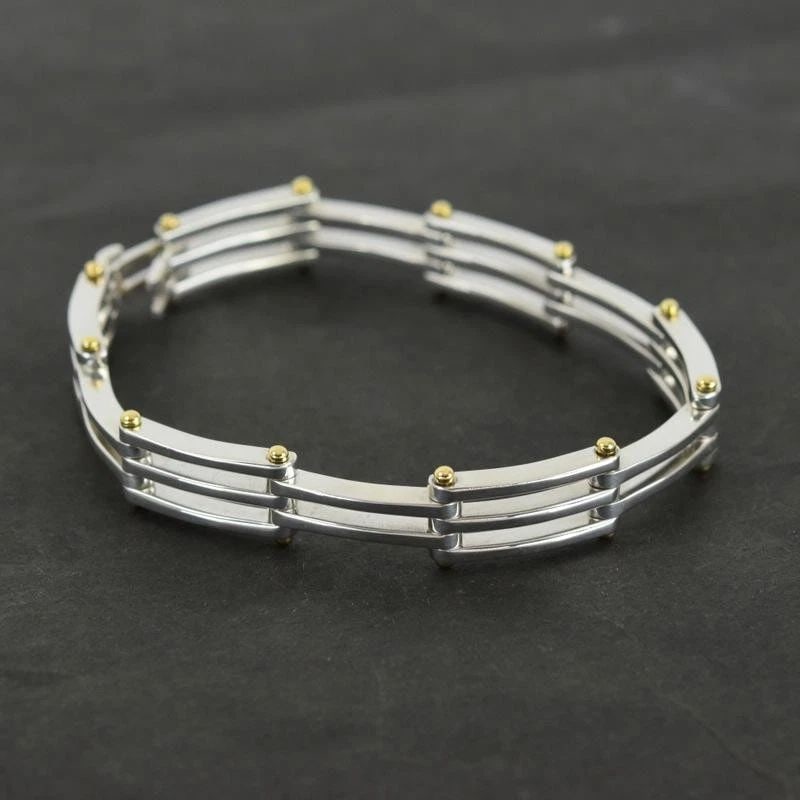 TIFFANY & CO. GATE LINK 925 SILVER K18YG LENGTH 20.5CM BRACELET PRE OWNED B1218: TIFFANY & CO. GATE LINK 925 SILVER K18YG LENGTH 20.5CM BRACELET PRE OWNED B1218 Item Description Brand TIFFANY & Co.Product name Gatelink BraceletRecommended points The Gate Link bracelet features a s