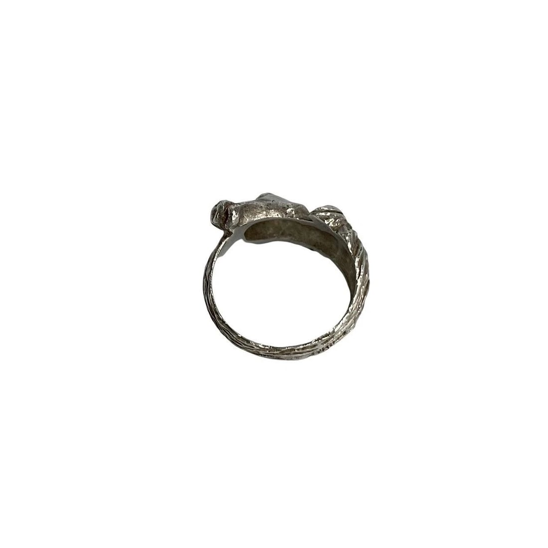 HERMES CHEVAL HORSE SILVER US SIZE NO. 5.5 RINGS: HERMES CHEVAL HORSE SILVER US SIZE NO. 5.5 RINGS Item Description Description of Item Brand/ModelHERMES Material925 silver ColorSilver??Shape: Ring??Weight: 5.6g??Ring size: US Size No. 5.5 Accessorie