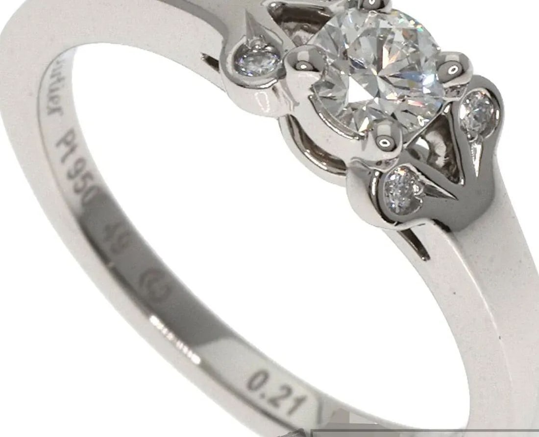 CARTIER BALLERINA DIAMOND #49 US SIZE NO. 5 PT950 4.8G RING PRE OWNED: CARTIER BALLERINA DIAMOND #49 US SIZE NO. 5 PT950 4.8G RING PRE OWNED Item Description Description of Itemmaterial Platinum PT950US Size No. 5 Ring width: approx. 1.9-2.2mm Top size: approx. 5.4x7.2mm