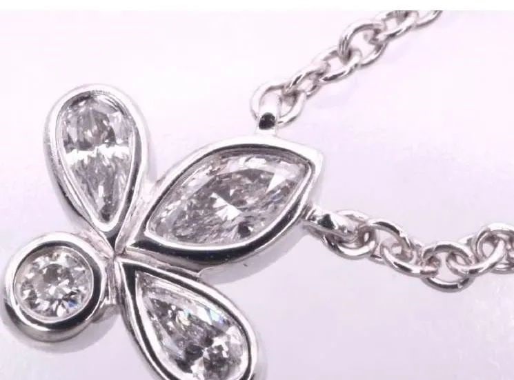 TIFFANY & CO. FLEUR-DE-LIS DIAMOND PT950 40.5CM LENGTH NECKLACE PRE OWNED B0905: TIFFANY & CO. FLEUR-DE-LIS DIAMOND PT950 40.5CM LENGTH NECKLACE PRE OWNED B0905 TIFFANY & CO. FLEUR-DE-LIS DIAMOND PT950 40.5CM LENGTH NECKLACE PRE OWNED Item Description [Brand] Tiffany & Co. [Materi