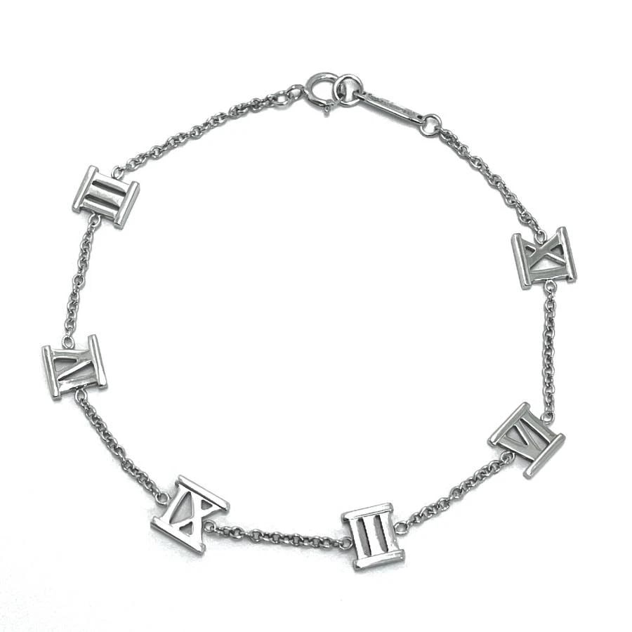 TIFFANY & CO. ATLAS K18 WHITE GOLD LENGTH 18CM BRACELET PRE OWNED: TIFFANY & CO. ATLAS K18 WHITE GOLD LENGTH 18CM BRACELET PRE OWNED Item Description [Brand] Tiffany & Co.[Product Name] Atlas Bracelet[Material] 750WG[Total Weight] Approximately 4.3g[Motif Size] Appro