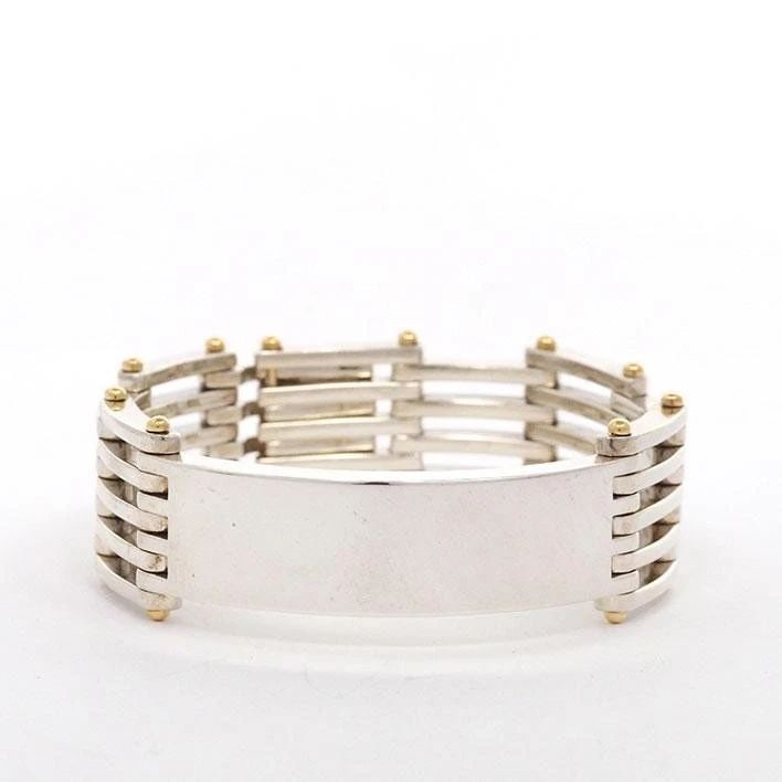 TIFFANY & CO. GATE LINK 925 SILVER K18YG LENGTH 15CM BRACELET PRE OWNED: TIFFANY & CO. GATE LINK 925 SILVER K18YG LENGTH 15CM BRACELET PRE OWNED Item Description Brand name TIFFANY & Co.material Silver 925 / K18YG /size Arm circumference: approx. 15cm / Maximum width: appr