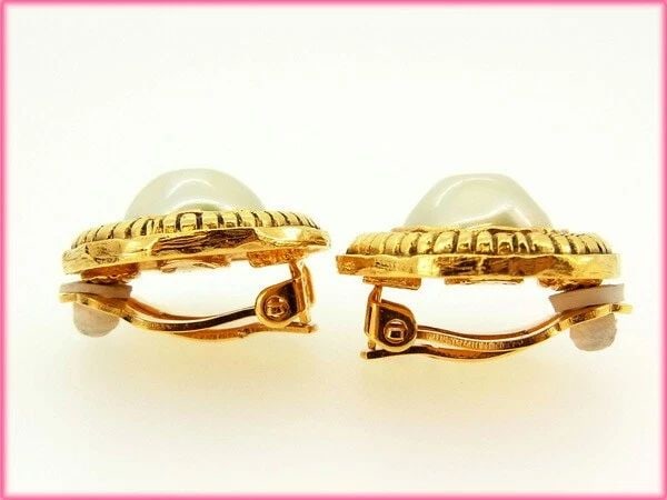 CHANEL GOLD PEARL EARRINGS: CHANEL GOLD PEARL EARRINGS CHANEL GOLD PEARL EARRINGS Item Description Description of Item Product name Chanel Earrings Pearl Gold [Pre-owned] color gold Model number size (Width): Approx. 2.5cm (Heig