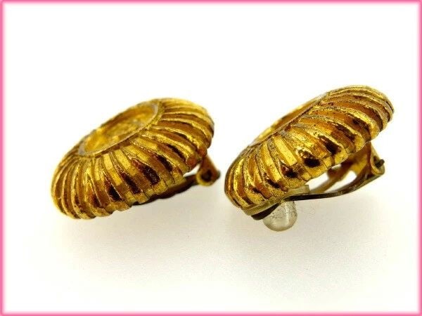 CHANEL GOLD EARRINGS (1 of 1)