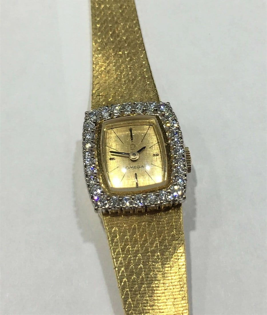 LADIES OMEGA 18K YELLOW GOLD WATCH WITH 1CT VS DIAMOND BEZEL 37.2 GRAMS (1 of 2)