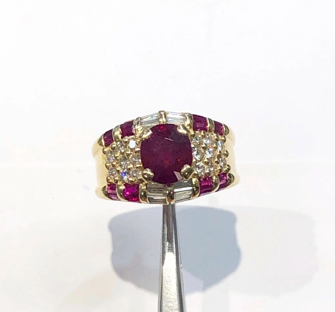 22K YELLOW GOLD RING WITH NATURAL DIAMONDS AND RUBIES 10.6 GRAMS: 22K YELLOW GOLD RING WITH DIAMONDS AND RUBIES 22k Yellow Gold Ring with Diamonds and Rubies You are bidding on a 22k Yellow Gold Ring with Diamonds and Rubies. Piece has been fully restored by our in