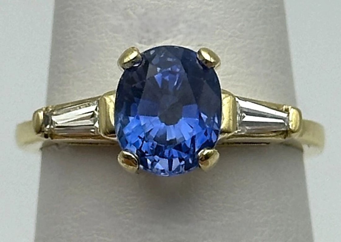 18K GOLD RING WITH A 2.85CT NATURAL SAPPHIRE AND 0.30CTS OF DIAMONDS SIZE: 7.5 (1 of 2)