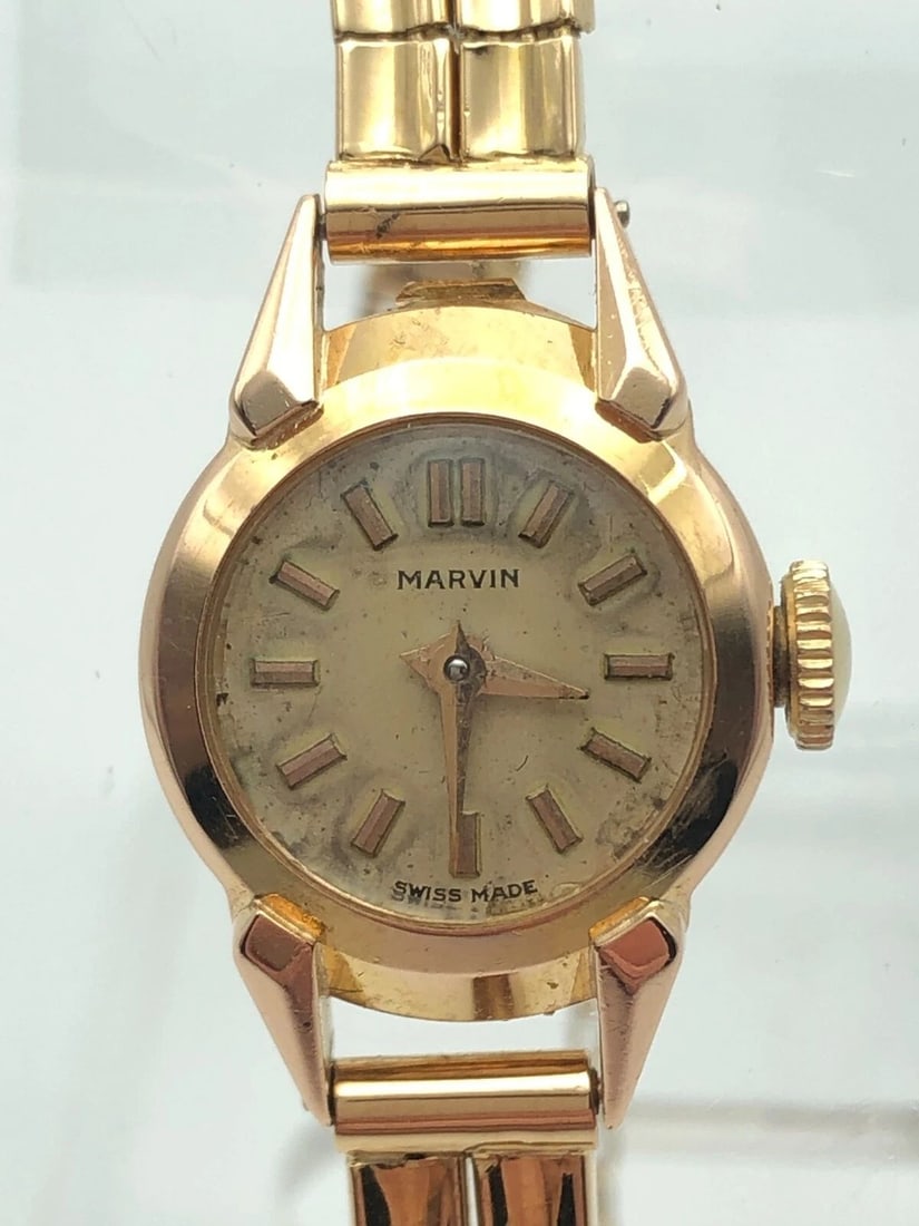 WOMAN'S 18K YELLOW GOLD MARVIN VINTAGE WRIST WATCH: WOMAN'S 18K YELLOW GOLD MARVIN VINTAGE WRIST WATCH Woman's 18k Yellow Gold Marvin Vintage Wrist Watch You are bidding on a Woman's 18k Yellow Gold Marvin Vintage Wrist Watch. The watch has been fully