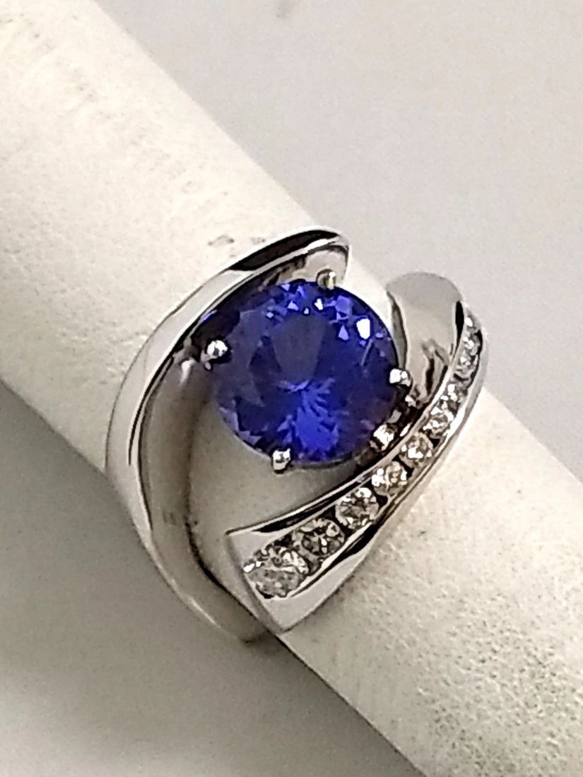 14K WHITE GOLD RING WITH TANZANITE, PINK SAPPHIRE, RUBY AND DIAMONDS SIZE: 4.5: 14k White Gold Ring with Tanzanite, Pink Sapphire, Ruby and Diamonds You are bidding on a 14k White Gold Ring with Tanzanite, Pink Sapphire, Ruby and Diamonds. There are few minor marks on the ring