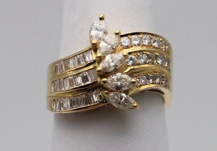 UGEM 18K GOLD THREE WAVE STYLE RING WITH 1.5CTS NATURAL DIAMONDS (SIZE: 6.5) (1 of 2)
