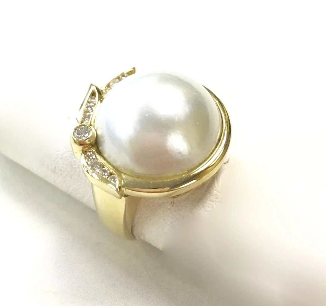 18K YELLOW GOLD RING WITH 17MM MABE PEARL AND 0.33CTS NATURAL DIAMONDS (1 of 2)
