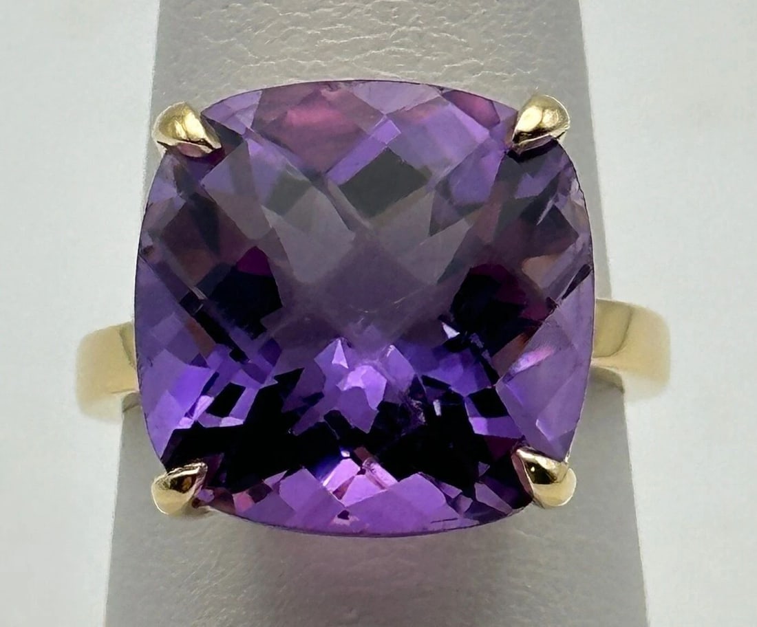 18K YELLOW GOLD TIFFANY & CO. RING WITH AMETHYST ( SIZE: 5.5 ): 18K YELLOW GOLD TIFFANY & CO. RING WITH AMETHYST ( SIZE: 5.5 ) 18k Yellow Gold Tiffany & Co. Ring with Amethyst You are bidding on a 18k Yellow Gold Tiffany & Co. Ring with Amethyst. The ring has been