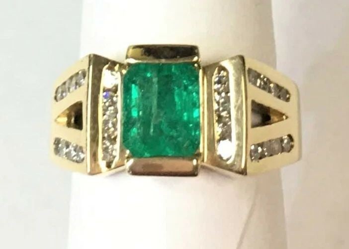 14K GOLD RING WITH 1.08CT NATURAL EMERALD AND DIAMONDS (SIZE: 7) 8.9 GRAMS (1 of 2)