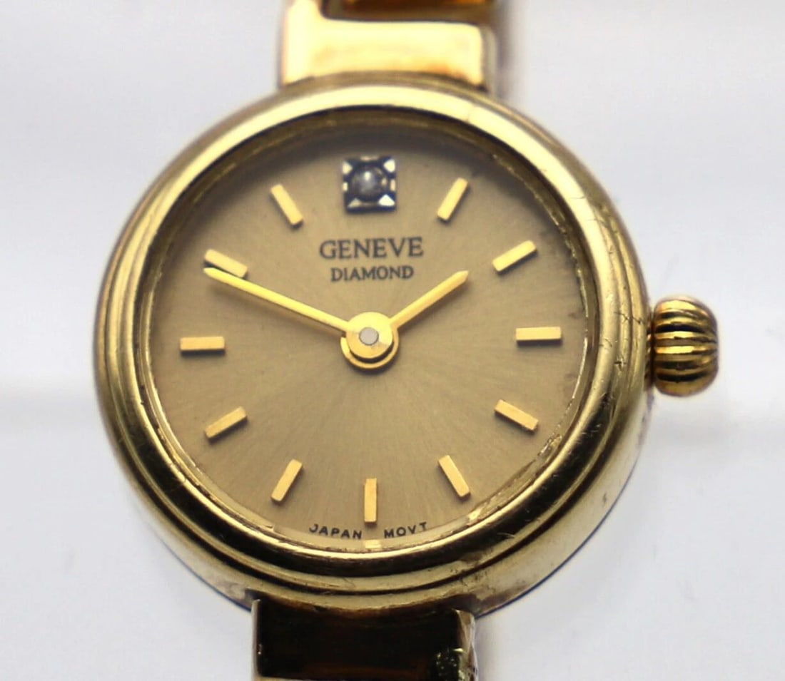 VINTAGE WOMAN'S 14K YELLOW GOLD GENEVE DIAMOND WATCH WITH GREEK KEY STYLE LINKS (1 of 2)
