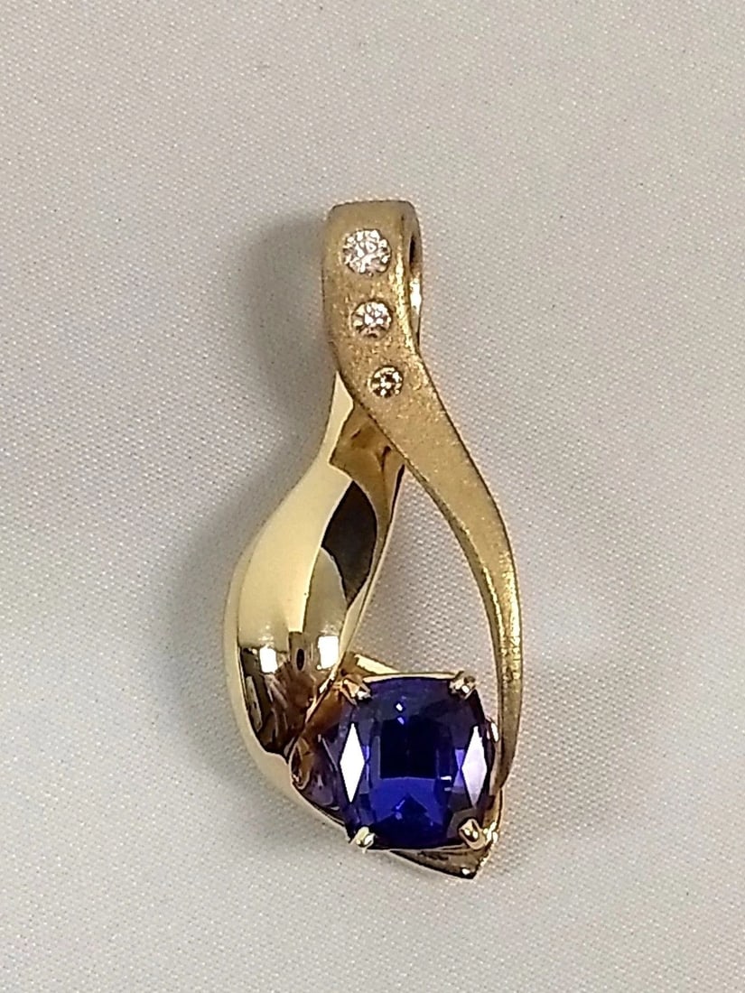 14K YELLOW GOLD PENDANT WITH DIAMONDS AND 1.8CT TANZANITE 5.5GRAMS (1 of 2)