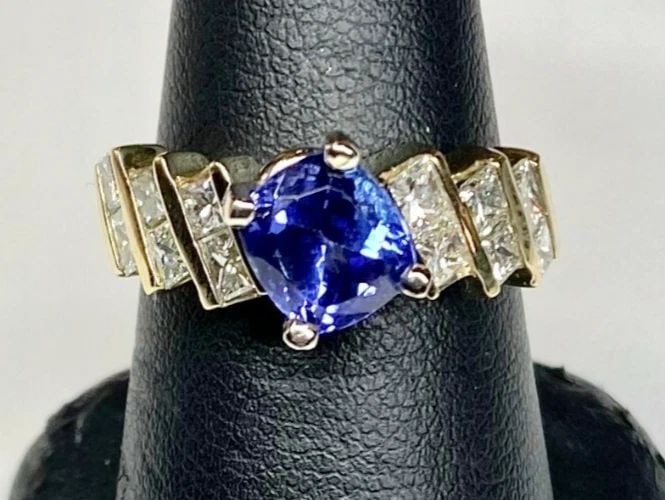 WOMEN'S 14K YELLOW GOLD RING WITH 1.5CT TANZANITE AND 1CTW DIAMONDS ALL NATURAL (1 of 2)