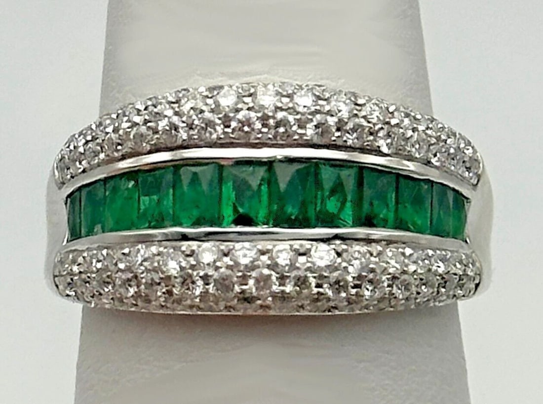 AMORO 14K WHITE GOLD RING 0.93CTS OF EMERALDS AND 0.90CTS OF DIAMONDS SIZE: 6.5: Amoro 14k White Gold Ring 0.93cts of Emeralds and 0.90cts of Diamonds Condition: Used, has been cleaned Material: 14k White Gold Ring Size: 6.5 Weight: 5.7 grams Top Width: 10mm Bottom Width: 2.5mm St