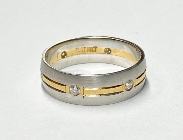 MEN'S PLATINUM AND 18K YELLOW GOLD ETERNITY BAND W 0.25CT DIAMONDS (SIZE 10.5): MEN'S 18K YELLOW GOLD AND PLATINUM ETERNITY BAND W 0.25CT DIAMONDS (SIZE 10.5) Men's 18k Yellow Gold and Platinum Eternity Band with 0.25CT Diamonds (Size 10.5) You are bidding on a pre-owned Men's 18