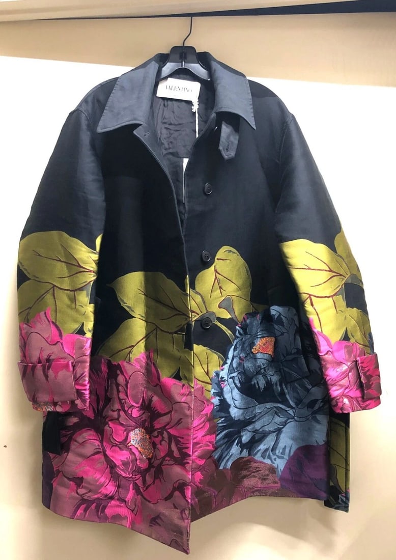 WOMEN'S FLORAL VALENTINO COAT NEW WITH TAGS SIZE: 46 RETAIL $6900 (1 of 2)