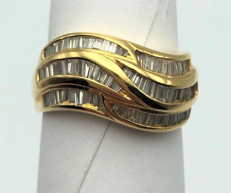 WOMAN'S 14K GOLD RING WITH THREE ROWS OF BAGUETTE DIAMONDS 1.0CTS (SIZE: 10) (1 of 2)