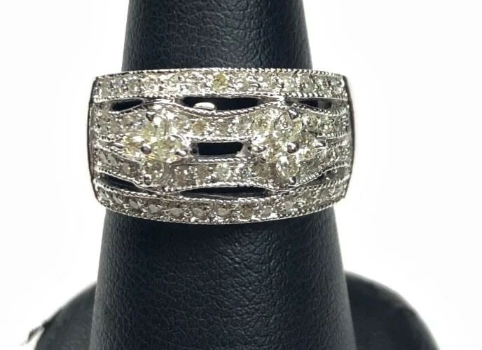 NEW WOMEN'S 18K WHITE GOLD RING WITH 0.65CTW NATURAL DIAMONDS 9 GRAMS (1 of 2)