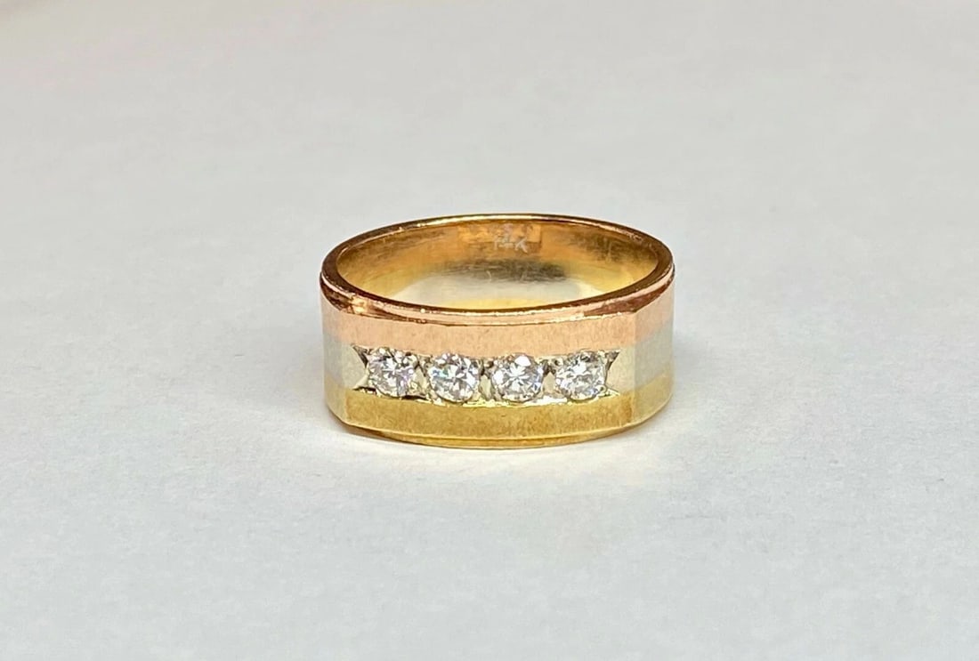 MEN'S 14K TRI-TONE ROSE/WHITE/YELLOW GOLD BAND WITH 0.40CT DIAMONDS: Men's 14k Tri Tone Rose/White/Yellow Gold Band with Diamonds You are bidding on a pre-owned Men's 14k Tri Tone Gold Band with Diamonds. The ring has minor scuffs and scratches from normal wear and tea