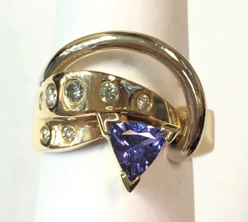 14K GOLD TWO TONED RING WITH 0.88CT TANZANITE AND DIAMONDS 9.2 GRAMS SIZE 7.25 (1 of 2)