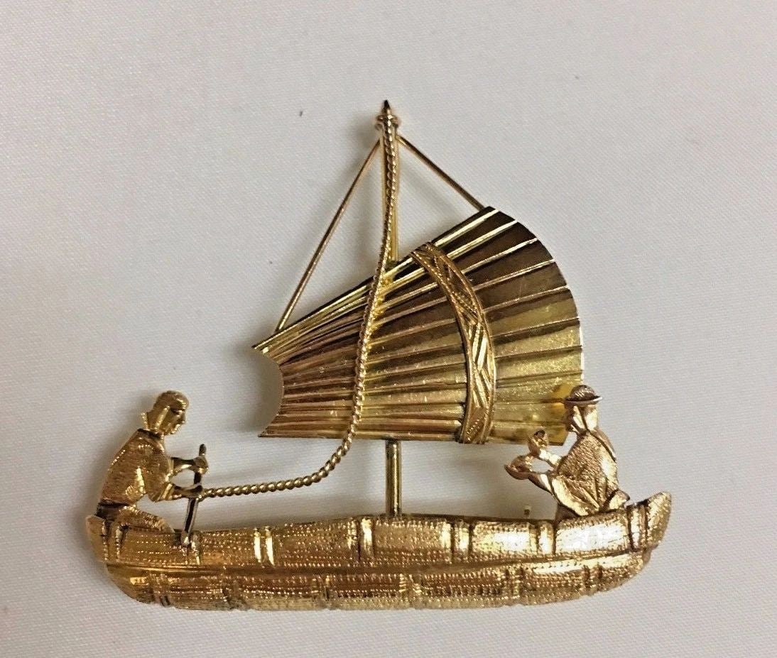 CUSTOM MADE 18K GOLD BOAT PIN (VERY DETAILED) 9.7 GRAMS (1 of 2)