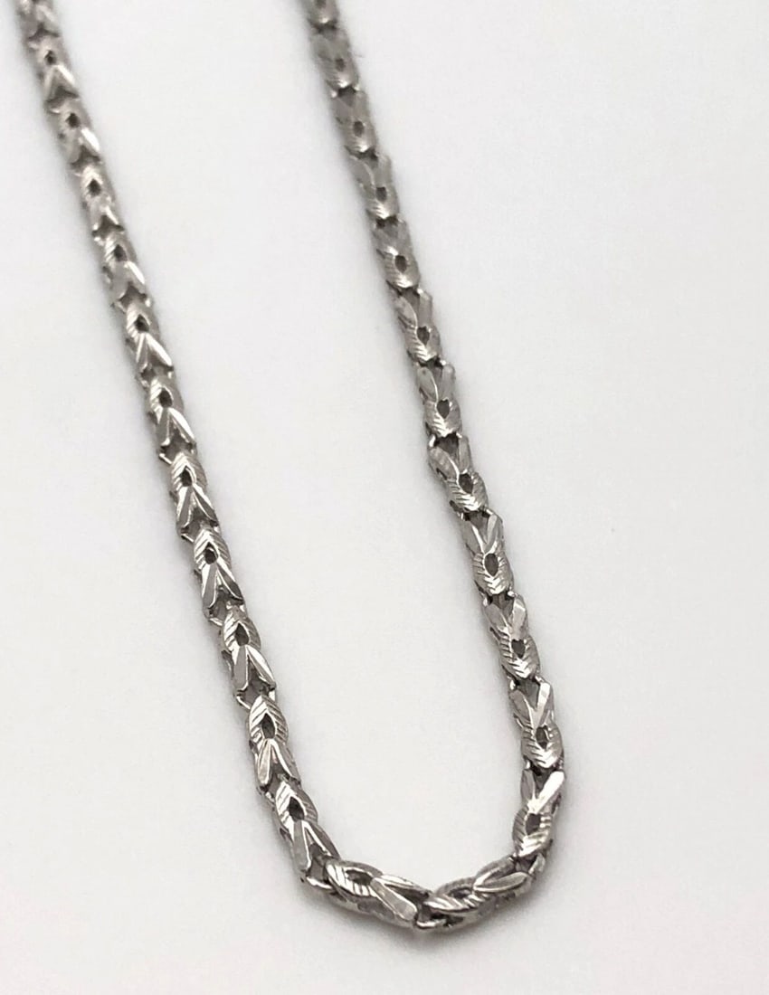 900 PLATINUM NECKLACE 18" INCHES LONG 2.1MM WIDE 10.6 GRAMS (1 of 2)