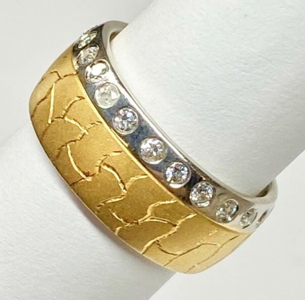 UNISEX 14K YELLOW/WHITE GOLD WEDDING BAND WITH CZ STONES (SIZE 7.25): Unisex 14k Yellow/White Gold Wedding Band with CZ Stones (Size 7.25) You are bidding on a pre-owned Unisex 14k Yellow/White Gold Wedding Band with CZ Stones. The ring has minor scuffs and scratches fr