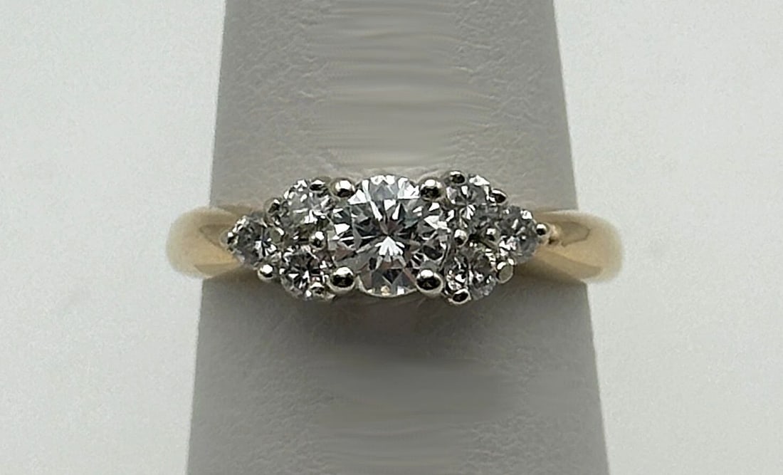 14K YELLOW GOLD RING WITH 1.02CTS OF NATURAL DIAMONDS, 0.60CT CENTER SIZE: 6.75: 14k Yellow Gold Ring with 1.02cts of Diamonds Condition: Used, has been cleaned and lightly polished, looks almost new Material: 14k Yellow Gold Ring Size: 6.75 Weight: 3.5 grams Top Width: 5.4mm Bott