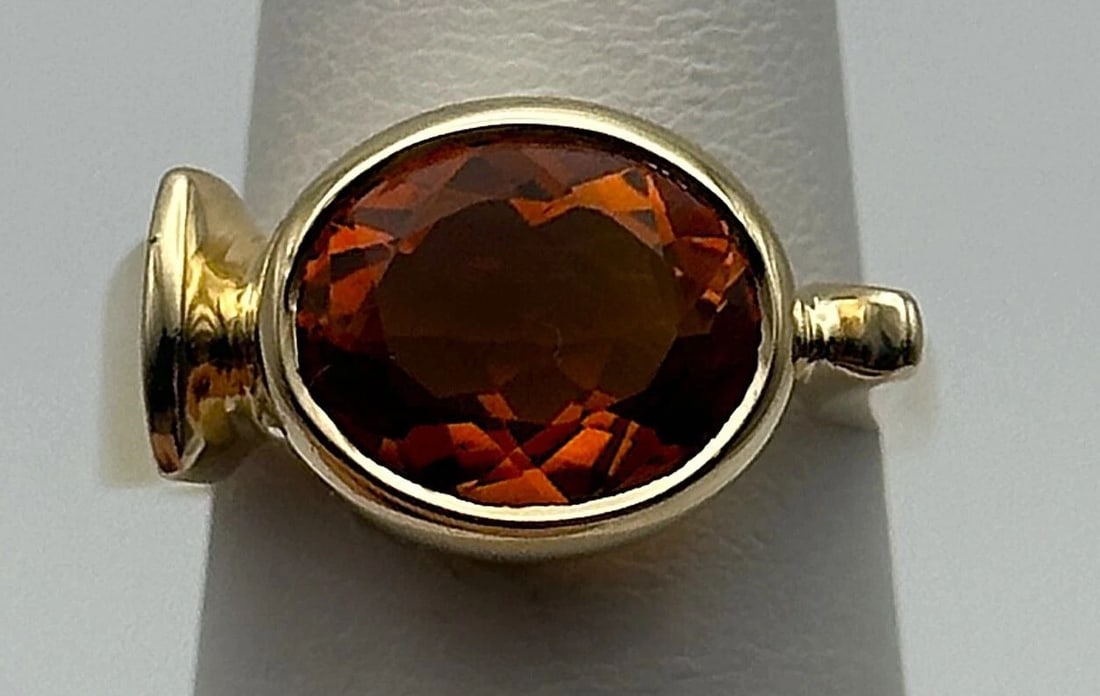 14K GOLD MODERNIST SQUARE SHAPED RING WITH CITRINE SIZE: 6.5 - 7 9.7 GRAMS: 14K GOLD MODERNIST SQUARE SHAPED RING WITH CITRINE SIZE: 6.5 - 7 9.7 GRAMS 14k Gold Modernist square shaped Ring with Citrine Condition: Used Material: 14k Yellow Gold Ring Size: 6.5-7 it fits some wh